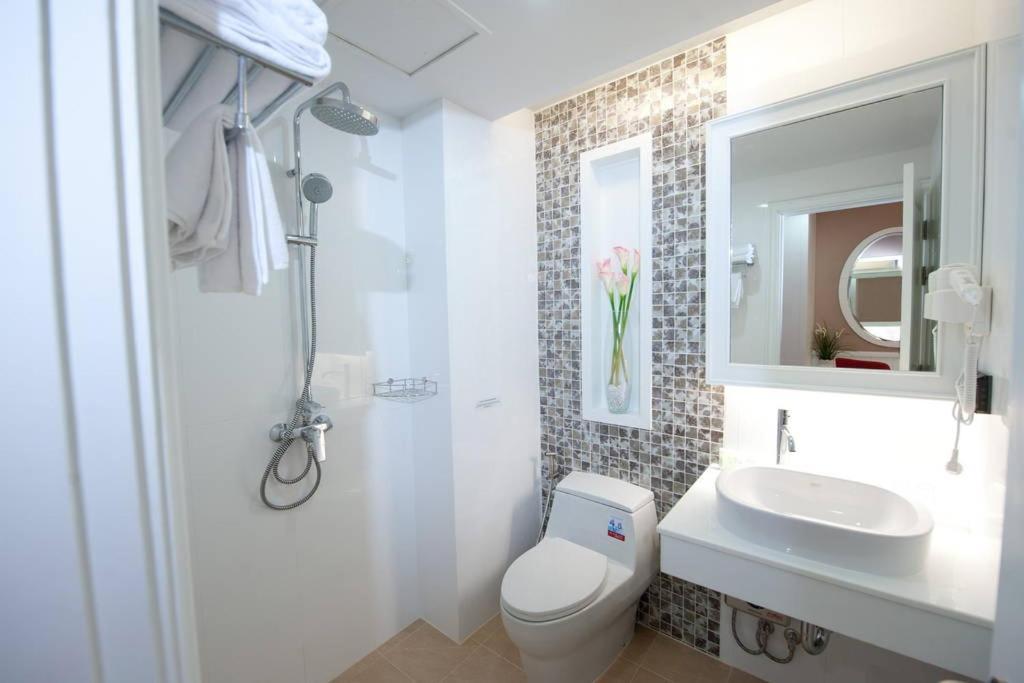 Sabai Dee Minitel Hotell Bangkok Exteriör bild