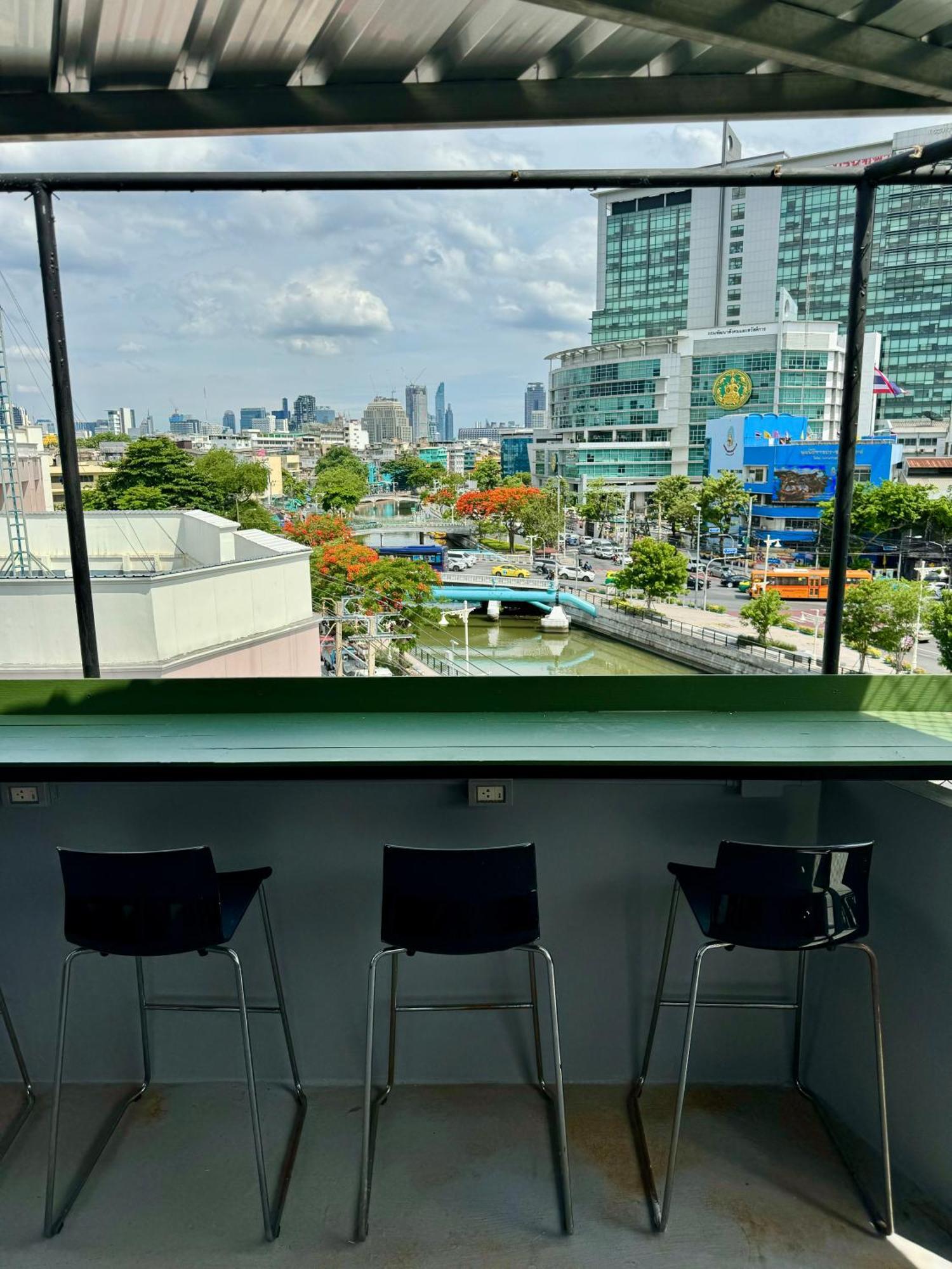 Sabai Dee Minitel Hotell Bangkok Exteriör bild