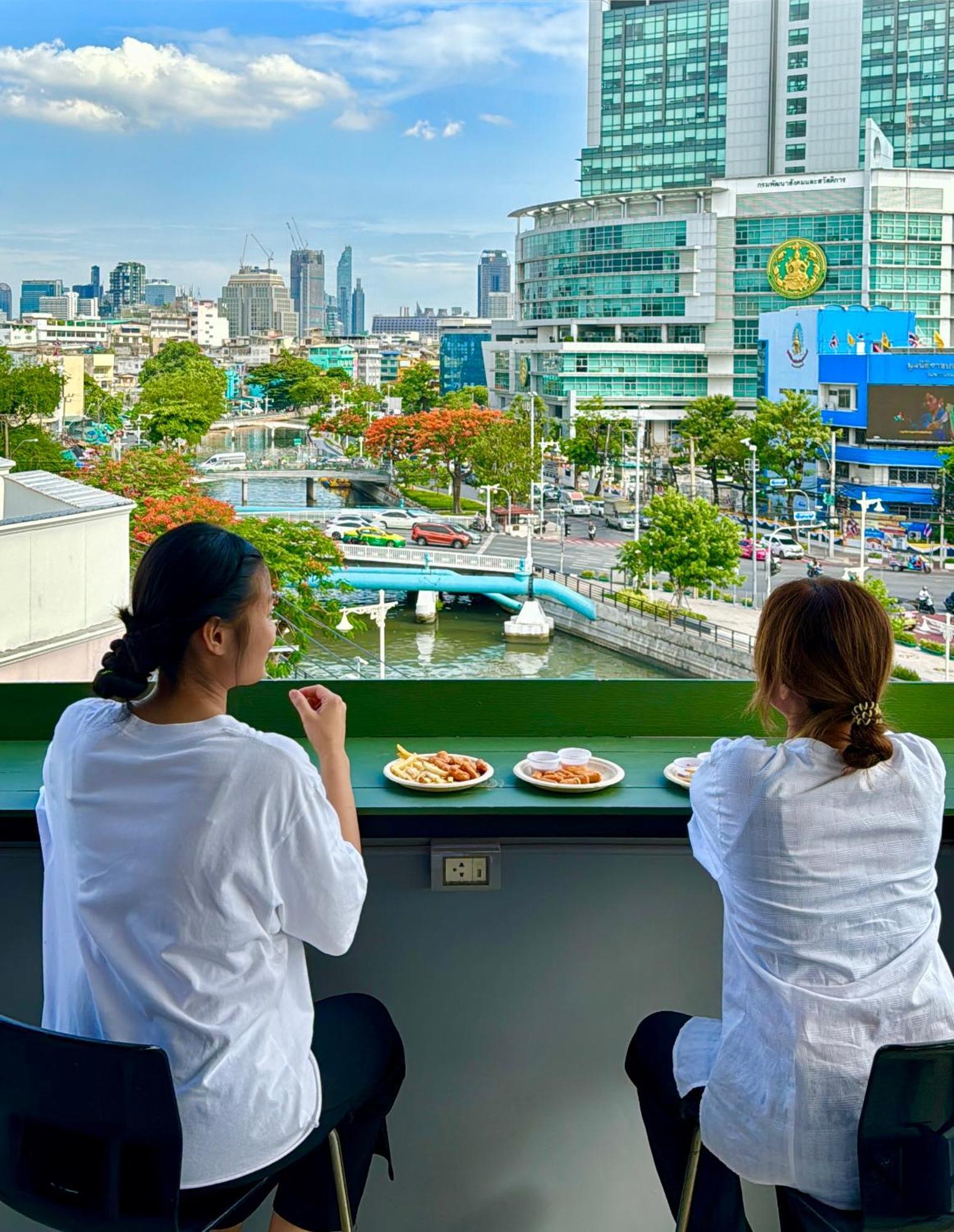 Sabai Dee Minitel Hotell Bangkok Exteriör bild